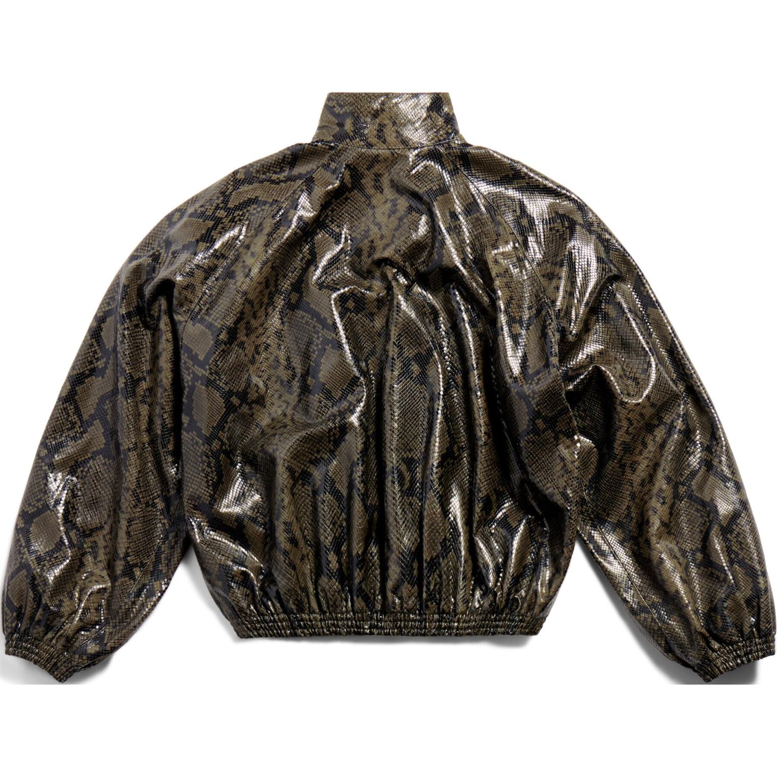 Lookbook (W) 발렌시아가 FW24 뱀 엠보 가죽 하이넥 톱 오버사이즈 딥 그린. 813095TRS081024