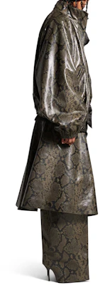 (W) 발렌시아가 FW24 뱀 엠보 가죽 하이넥 톱 오버사이즈 딥 그린. 813095TRS081024 Purchase (W) 발렌시아가 FW24 뱀 엠보 가죽 하이넥 톱 오버사이즈 딥 그린. 813095TRS081024