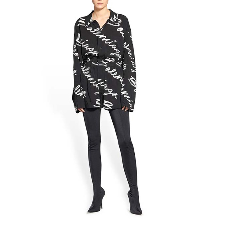 Shop (W) 발렌시아가 핸드워튼 로고 블랙 릴렉스 핏 쇼츠. 671664TML131070