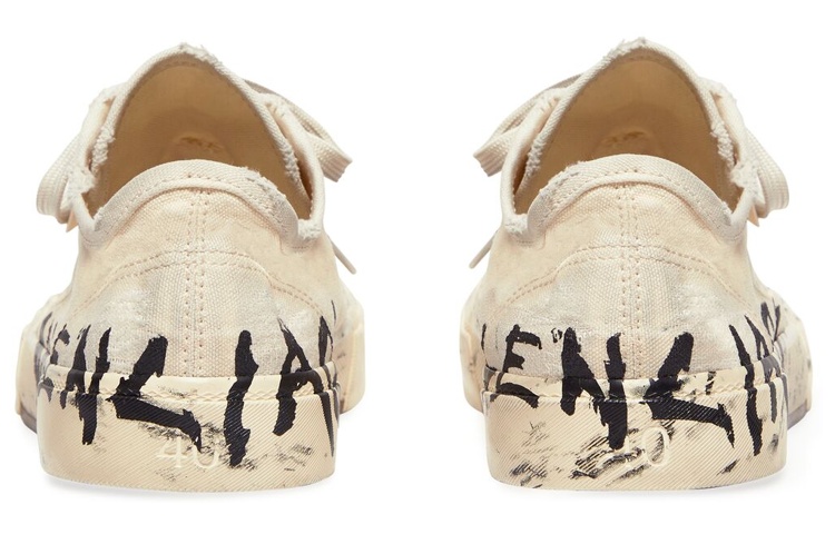 Sizing (W) Balenciaga Paris Kasut Rendah 'Kapas Putih Rosak dan Getah dengan Grafiti' 688757W3RR59010