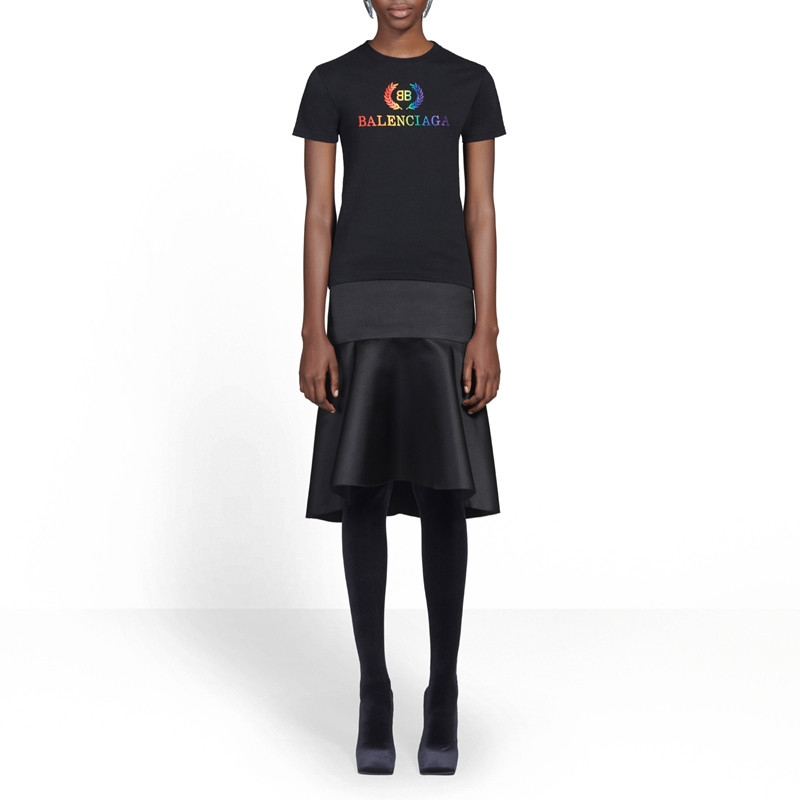 Shop (W) バレンシアガ レインボーグラデーションロゴ クルーネックTシャツ ブラック レギュラーフィット 570814TEV531000