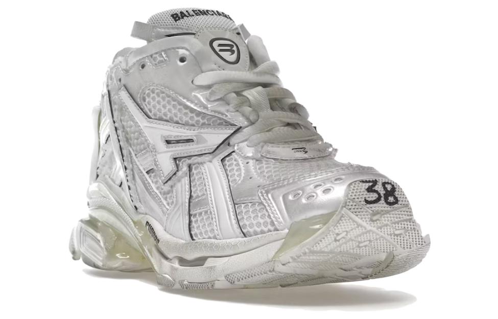 Shop (W) バレンシアガ ランナー スニーカー 「使い古し風ホワイト」 677402-W3RB1-9000