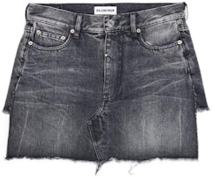 (Women) Balenciaga SS22 Grey Slim-Fit Casual Shorts with Back Pocket. 697851TBP471090 (Women) Balenciaga SS22 Grey Slim-Fit Casual Shorts with Back Pocket. 697851TBP471090