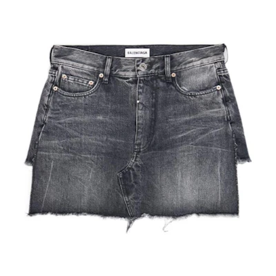 (Women) Balenciaga SS22 Grey Slim-Fit Casual Shorts with Back Pocket. 697851TBP471090