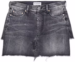 Order (Women) Balenciaga SS22 Grey Slim-Fit Casual Shorts with Back Pocket. 697851TBP471090