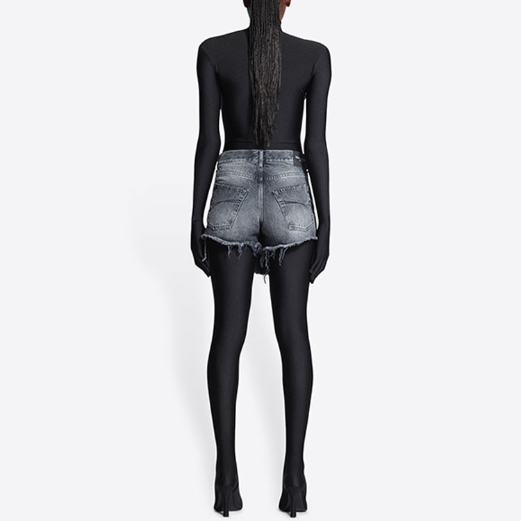 Shop (W) 발렌시아가 SS22 그레이 슬림핏 캐주얼 쇼츠 백포켓 포함. 697851TBP471090