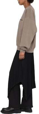 (Women) Balenciaga SS22 Logo Print Oversized Sweatshirt Gray Taupe. 697869TMVF57761 Shop (Women) Balenciaga SS22 Logo Print Oversized Sweatshirt Gray Taupe. 697869TMVF57761