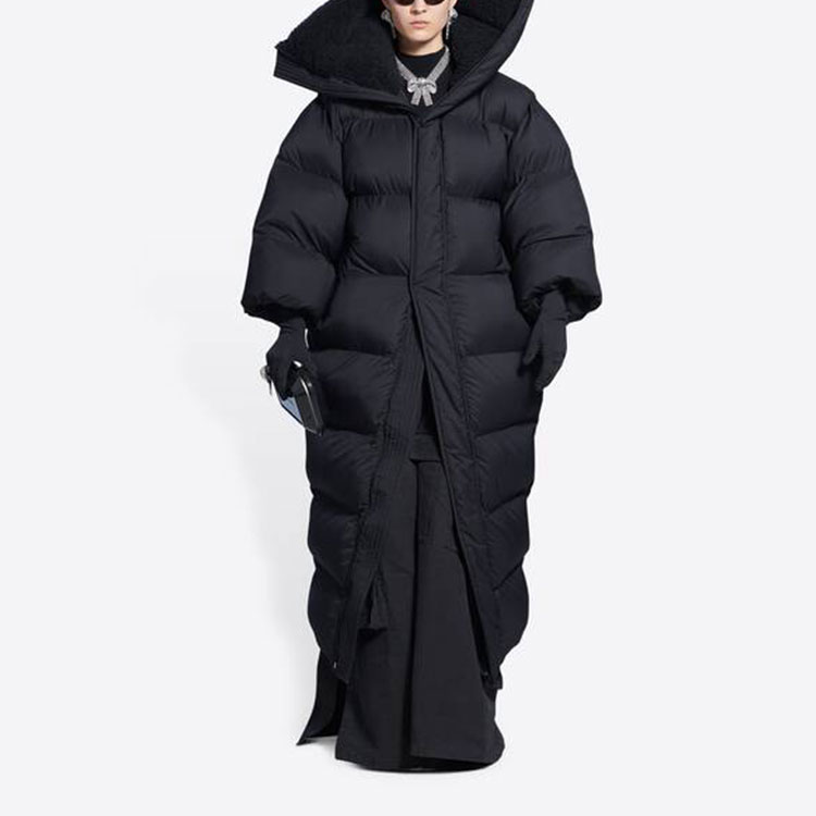 Shop (W) 巴黎世家 SS22 黑色长款尼龙羽绒大衣配加长领设计 681493TJO031000