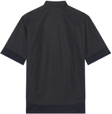 (W) Balenciaga SS22 Kemeja Oversize Hitam dengan Logo BB. 690395TYB181000 Lookbook (W) Balenciaga SS22 Kemeja Oversize Hitam dengan Logo BB. 690395TYB181000