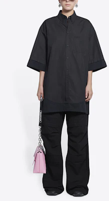 (W) Balenciaga SS22 Kemeja Oversize Hitam dengan Logo BB. 690395TYB181000 Shop (W) Balenciaga SS22 Kemeja Oversize Hitam dengan Logo BB. 690395TYB181000
