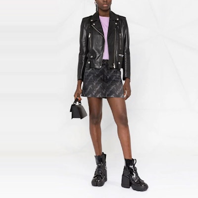 (W) 발렌시아가 SS22 올오버 로고 미니 데님 스커트 블랙. 681802TMW211052 Lookbook (W) 발렌시아가 SS22 올오버 로고 미니 데님 스커트 블랙. 681802TMW211052