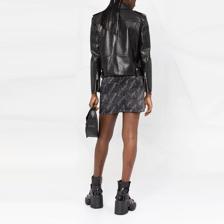 Shop (W) 발렌시아가 SS22 올오버 로고 미니 데님 스커트 블랙. 681802TMW211052