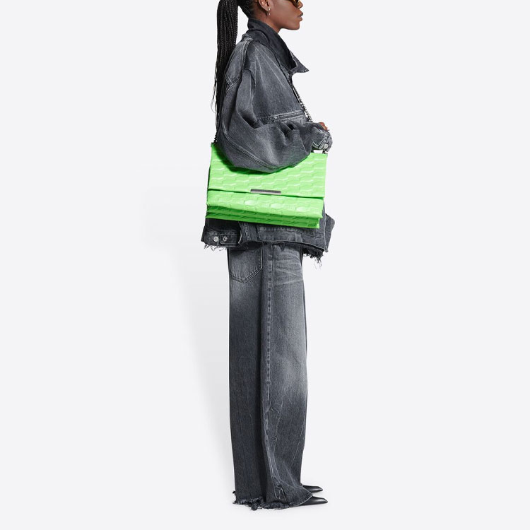 Details for (W) Balenciaga SS22 Jaket Denim Cut-Up Karpet Merah Wanita Hitam. 697779TBP470109