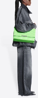 (W) Balenciaga SS22 Jaket Denim Cut-Up Karpet Merah Wanita Hitam. 697779TBP470109 Details for (W) Balenciaga SS22 Jaket Denim Cut-Up Karpet Merah Wanita Hitam. 697779TBP470109