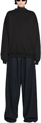 (W) 발렌시아가 SS23 블랙 오버사이즈 크루넥 풀오버 스웻셔츠 724544TNVL51000 Lookbook (W) 발렌시아가 SS23 블랙 오버사이즈 크루넥 풀오버 스웻셔츠 724544TNVL51000