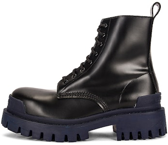 (W) Balenciaga Strike Martin Boots Hitam/Biru 590974WA9671040 Buy (W) Balenciaga Strike Martin Boots Hitam/Biru 590974WA9671040