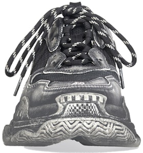 (W) Balenciaga Triple S Sneakers 'Faded Black' Hitam Pudar 524039-W3CN3-1000 Lookbook (W) Balenciaga Triple S Sneakers 'Faded Black' Hitam Pudar 524039-W3CN3-1000