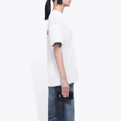 (Women) Balenciaga Vintage Logo Print Oversized Women’s White T-Shirt 612965TIVG59040 Sizing (Women) Balenciaga Vintage Logo Print Oversized Women’s White T-Shirt 612965TIVG59040
