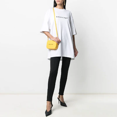 (W) Balenciaga Kaos Putih Cetak Huruf SS21 641655TIV549040 Shop (W) Balenciaga Kaos Putih Cetak Huruf SS21 641655TIV549040