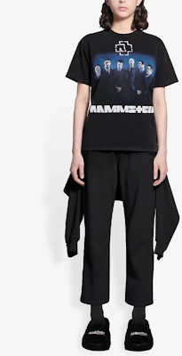 (W) Balenciaga x Rammstein Kaos Hitam Regular Fit 670943TLV511000 Sizing (W) Balenciaga x Rammstein Kaos Hitam Regular Fit 670943TLV511000