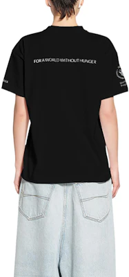 (W) 巴黎世家 x 世界粮食计划署 FW22 黑色Logo印花宽松T恤 612965TMVL21070 Shop (W) 巴黎世家 x 世界粮食计划署 FW22 黑色Logo印花宽松T恤 612965TMVL21070