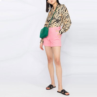 (W) BALMAIN SS21 粉色休閒短褲搭配金色鈕扣細節 VF15010-C208-4KH Lookbook (W) BALMAIN SS21 粉色休閒短褲搭配金色鈕扣細節 VF15010-C208-4KH