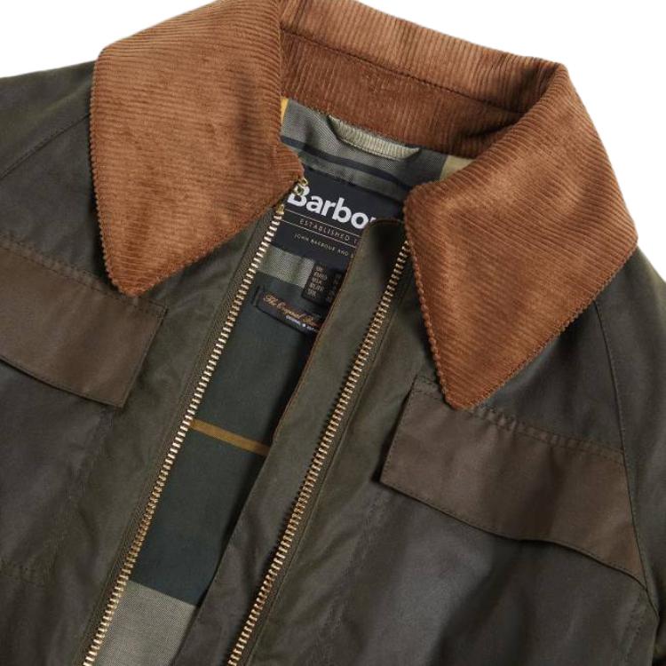 Sizing (W) Barbour Jaket Olive Wax dengan Kerah Kontras dan Resleting. LWX1400O-L99