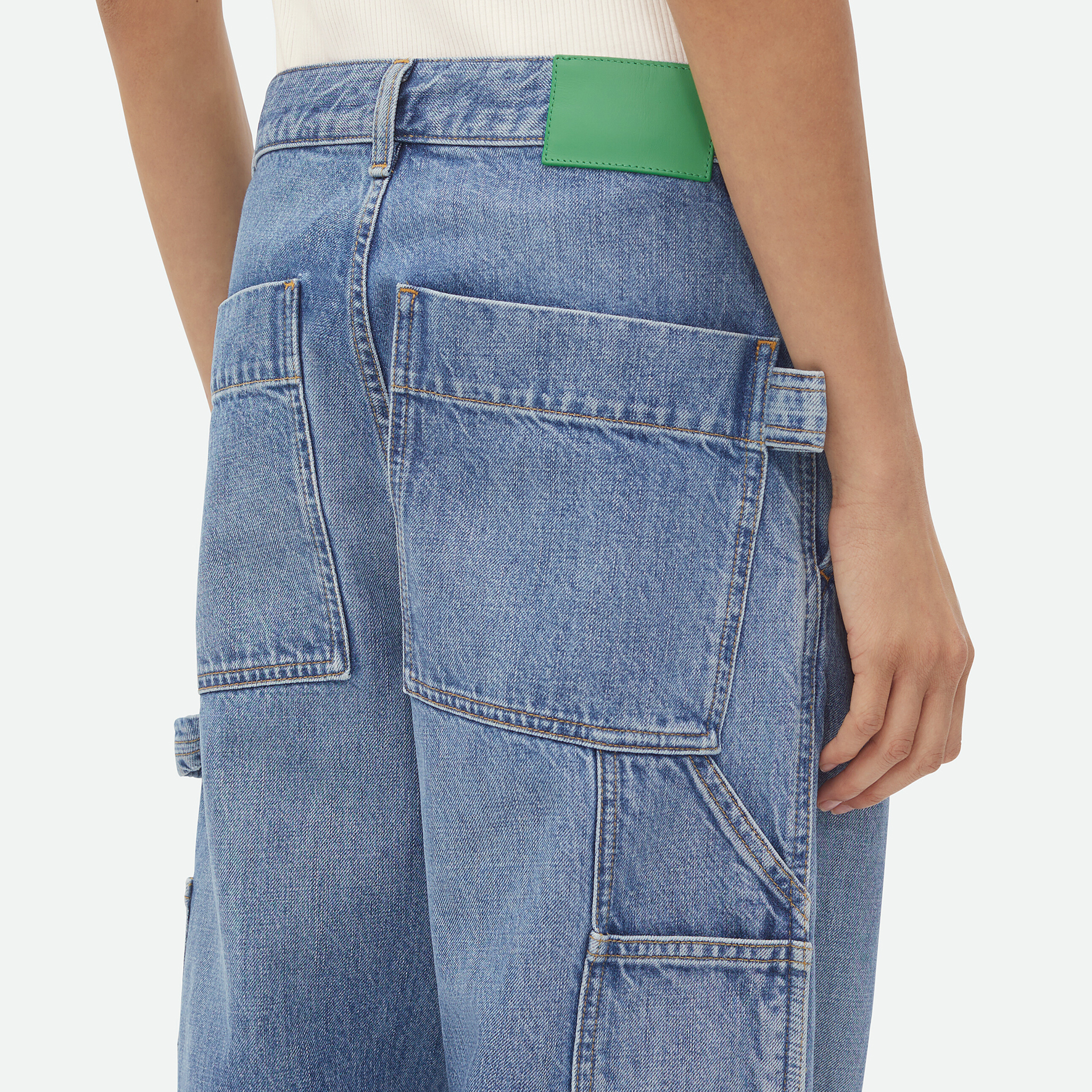 Purchase (W) ボッテガヴェネタ ウォッシュド ミッドライズ ストレートジーンズ ミディアムブルー FW24 793538V42W04715