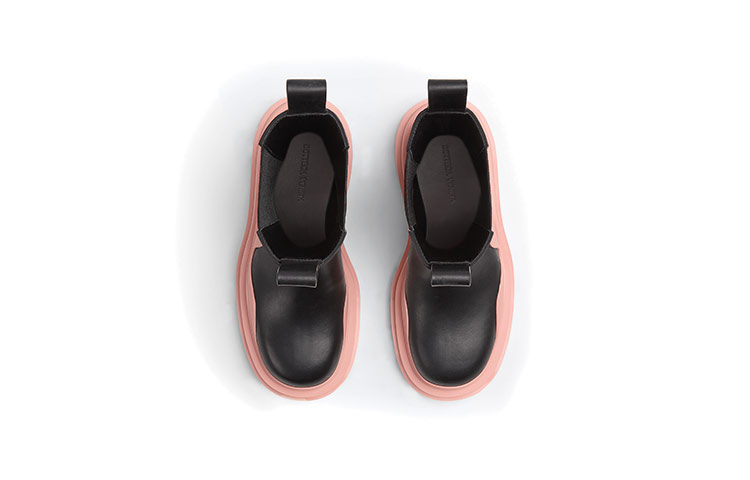 Shop (W) ボッテガヴェネタ タイヤチェルシーブーツ "ブラックピンク" 630297VBS501276