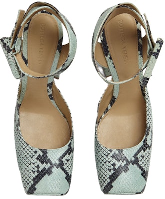 (W) Bottega Veneta High Heel 'Faded Python Noir' Wanita Indonesia 690006V1T204899 Lookbook (W) Bottega Veneta High Heel 'Faded Python Noir' Wanita Indonesia 690006V1T204899