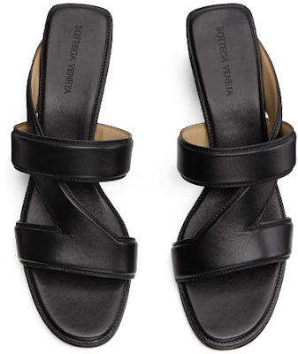 (W) Sandal Hitam Bottega Veneta Kulit Tali Silang 651376VBSL01000 Lookbook (W) Sandal Hitam Bottega Veneta Kulit Tali Silang 651376VBSL01000