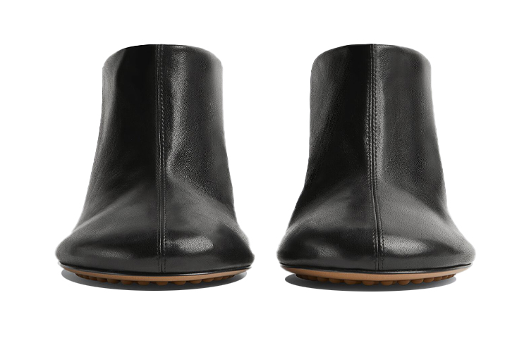 Lookbook (W) Sandal Kulit Hitam Bottega Veneta 667191VBP401000