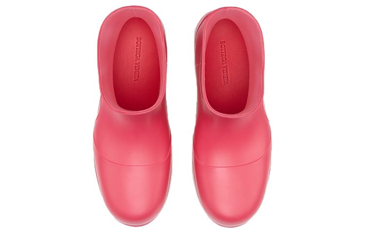 Lookbook Bottega Veneta葆蝶家 Puddle 雨靴 橡膠 經典舒適 短靴 女款 粉色