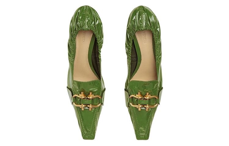 Lookbook (W) ボッテガ・ヴェネタ 緑のパテントレザー&メタルバックル付ヒールミュール 708897V28Q03653