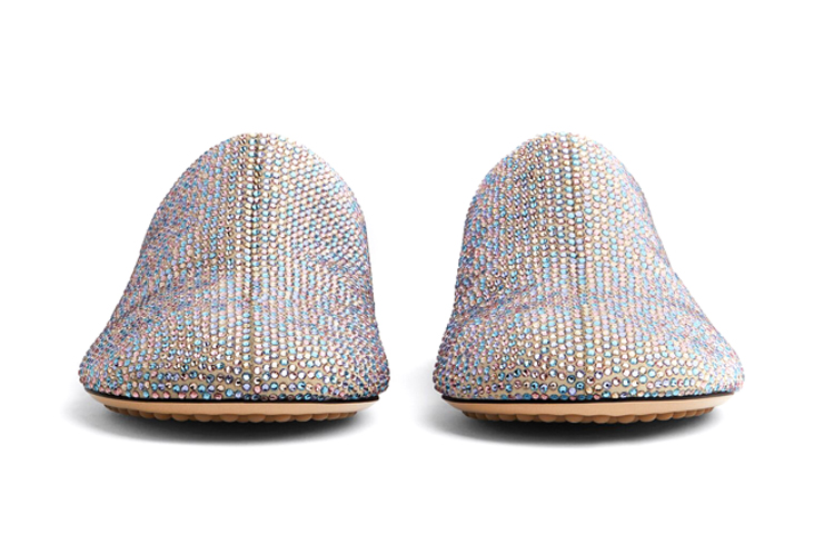 Lookbook Bottega Veneta 葆蝶家 街頭潮流綴飾絨面革拖鞋 女款 藍粉色