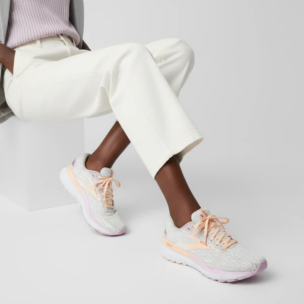 (W) Brooks Ghost 16 'Putih Abu-Orchid' 120407-1B-186 Order (W) Brooks Ghost 16 'Putih Abu-Orchid' 120407-1B-186