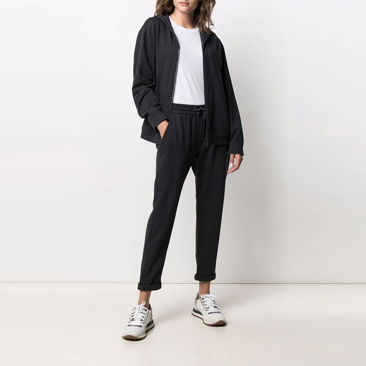 Lookbook (W) Brunello Cucinelli FW21 黑色直筒運動長褲。 MH827SC899-C055