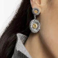 Lookbook (Women) Buccellati BLOSSOMS Small Double Daisy Silver Gilded Earrings for Women. JAGEAR012328