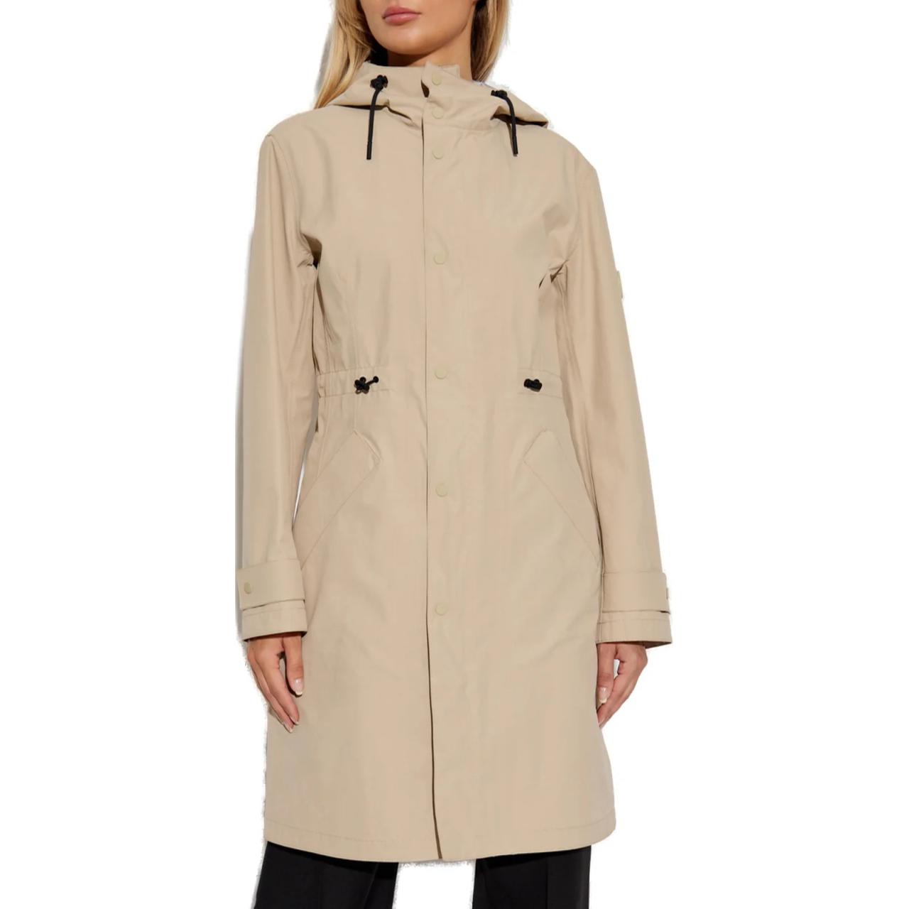 Lookbook (W) Abrigo Trench Burberry Beige con Capucha, Cinturón y Mangas Largas. 80916221