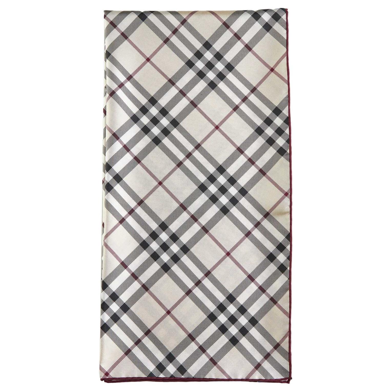 Shop (W) 버버리 베이지 스트라이프 체크 실크 스카프. 8095223A1450