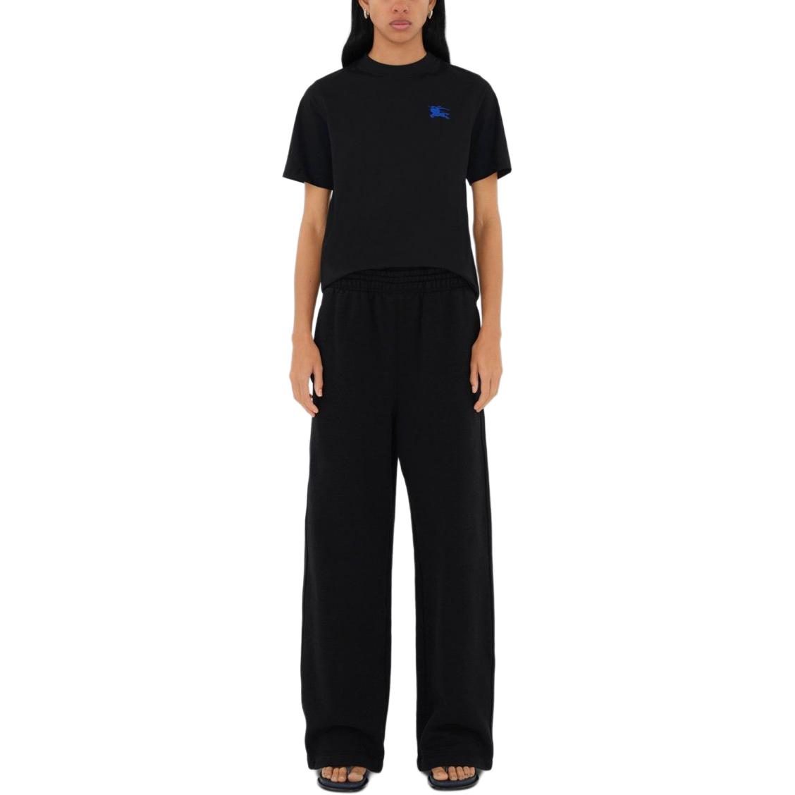 Shop (W) 버버리 블랙 로고 자수 크루넥 티셔츠. 80849731