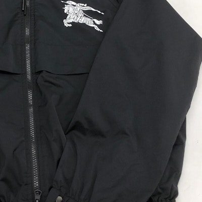 (W) バーバリー ブラック フーディージャケット ホースロゴプリント入り. 80838771 Sizing (W) バーバリー ブラック フーディージャケット ホースロゴプリント入り. 80838771