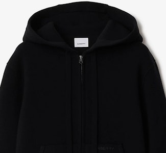 (W) Burberry Hoodie Hitam dengan Logo Sulaman Huruf Warna Solid. 80896611 Purchase (W) Burberry Hoodie Hitam dengan Logo Sulaman Huruf Warna Solid. 80896611