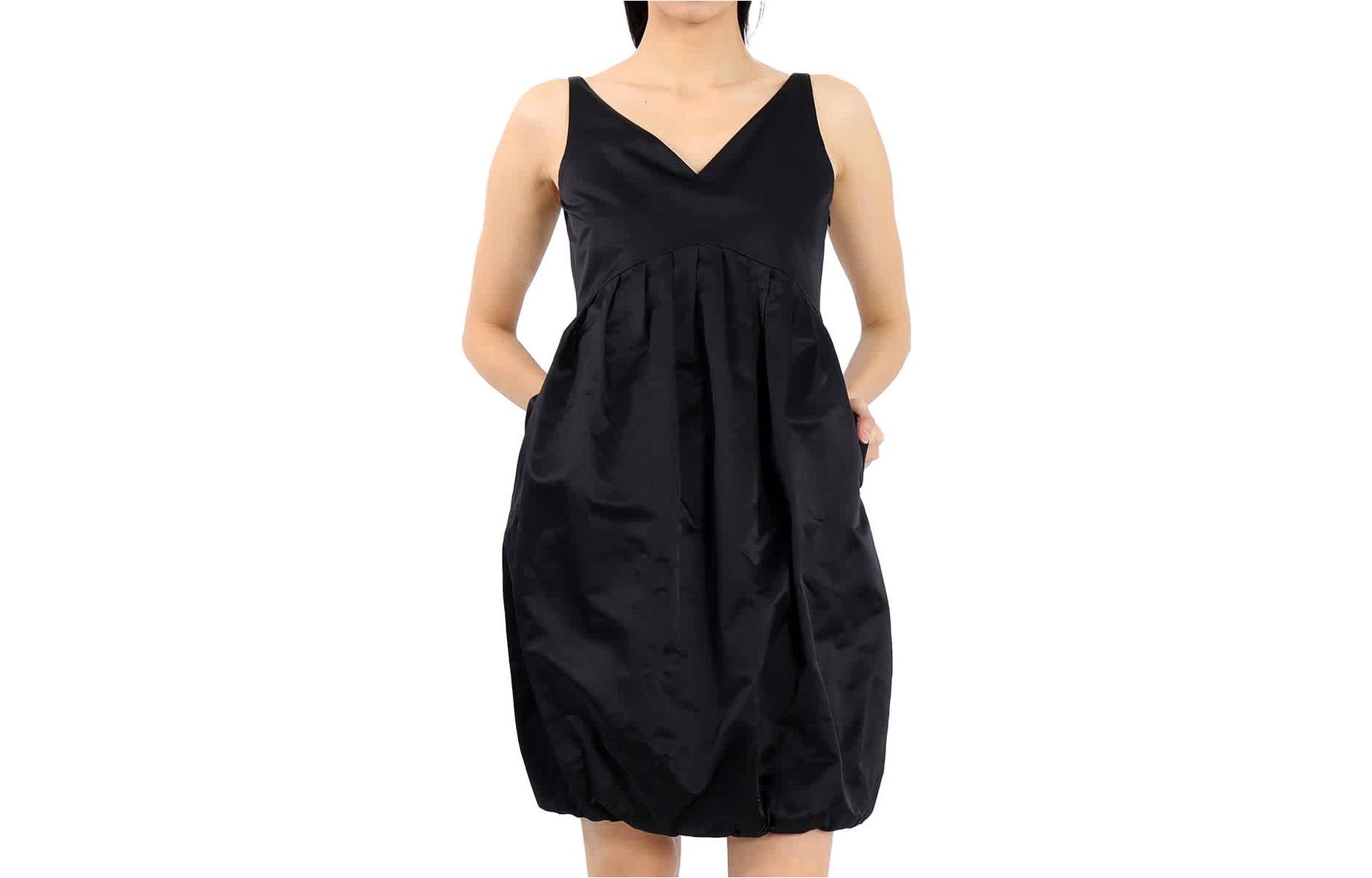 (Women) Burberry  Black Sleeveless V-Neck Short Dress. 80165591