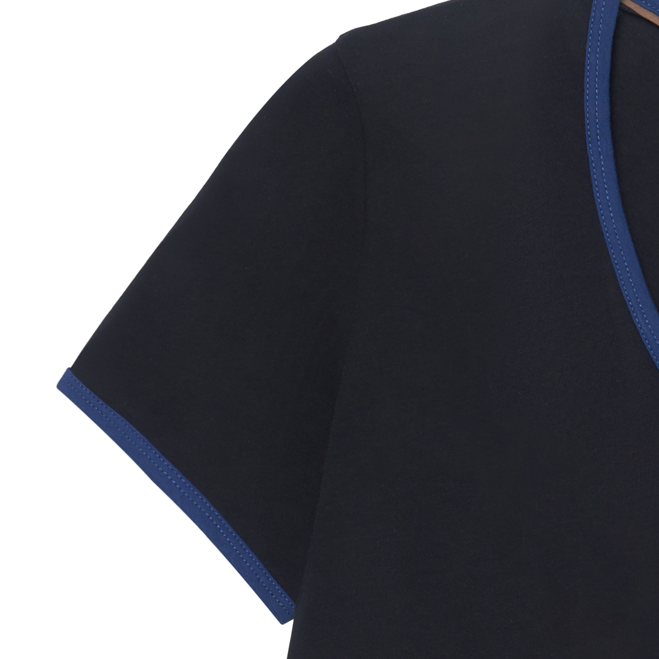 (Women) Burberry  Black V-Neck T-Shirt with Embroidered Horse Logo. 80355991 圖 7