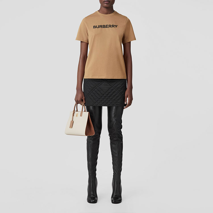 (Women) Burberry  Camel Letter Print Crewneck T-Shirt FW22 Casual Tee. 80607031 圖 4