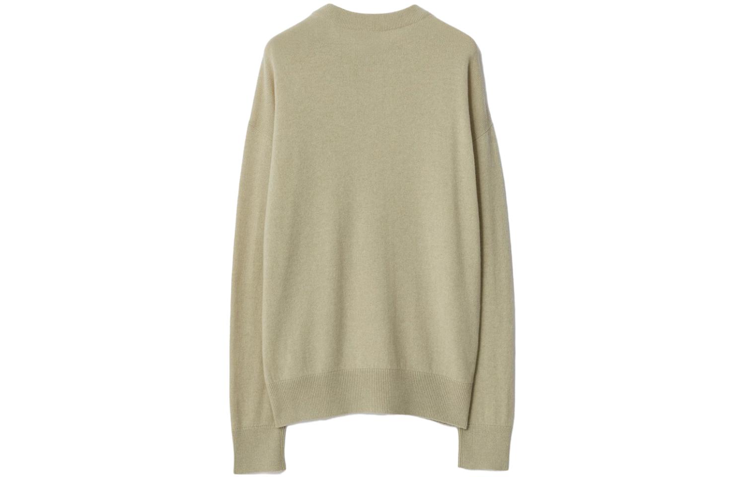 Lookbook (W) Burberry Cashmere Sweater FW23 Warna Khaki dengan Pin Detail. 80839251