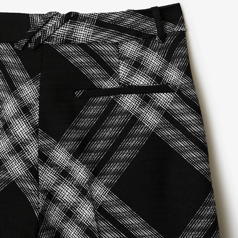 Sizing (Women) Burberry  Check Mid-Rise Straight-Leg Pants Black Casual Trousers. 80814011