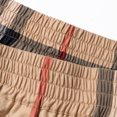 (W) Burberry Seluar Kasual Potongan Lurus Corak Kotak Mid-Rise. 80711011 Sizing (W) Burberry Seluar Kasual Potongan Lurus Corak Kotak Mid-Rise. 80711011