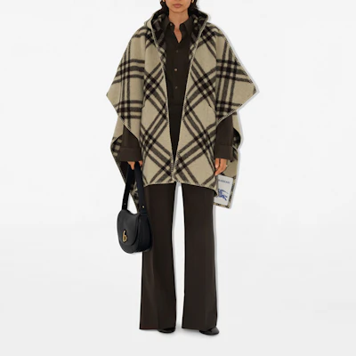 (W) Burberry 拼接格紋寬鬆連帽斗篷披肩 - 卡其色 80968401 Lookbook (W) Burberry 拼接格紋寬鬆連帽斗篷披肩 - 卡其色 80968401